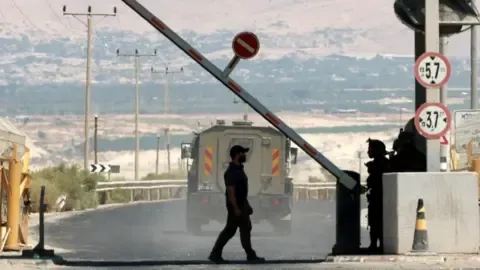 Two Persons Shot in Attack Close to Jordan-West Bank Checkpoint, Israeli Military States