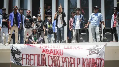 Timor-Leste Abandons Plan to Grant Free Automobiles for MPs In Response to Mass Protests
